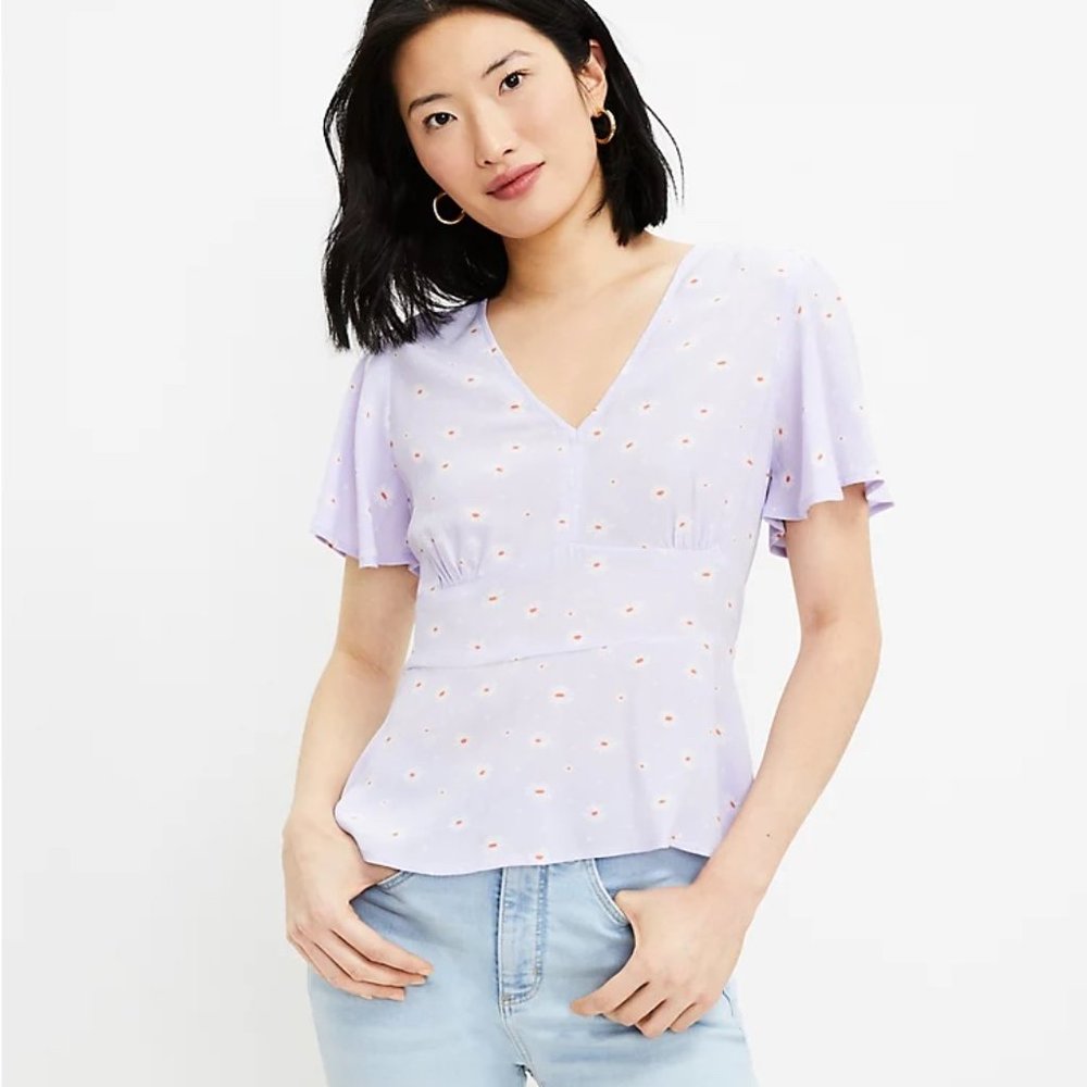 NWT Loft Daisy Flutter Sleeve V-Neck Top - Size 6